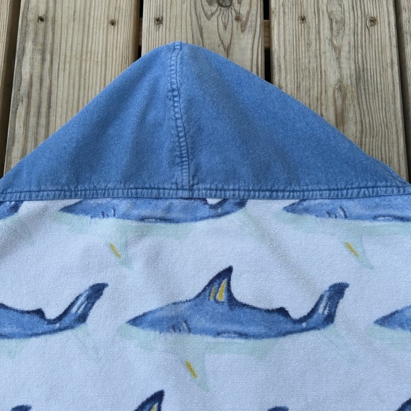 Pottery Barn Kids Boys Shark Hooded Beach Towel Bath Wrap Good Used Shape - Picture 5 of 10